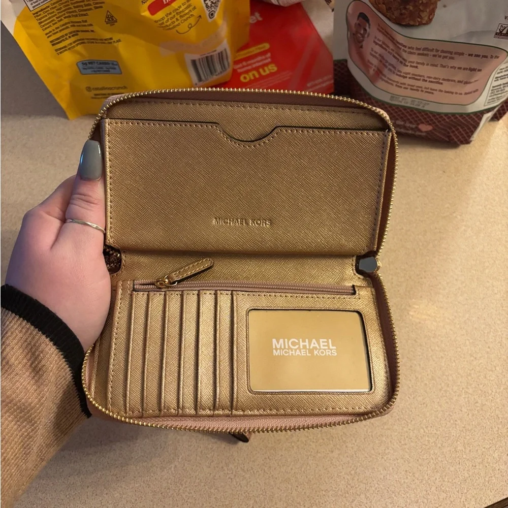 Michael Kors Sparkling rose gold Wristlet - Picture 3 of 8